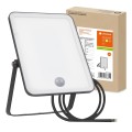 Led-Byt.pl Naświetlacz LED 30W 3000K 2550lm IP65 Czarny z Czujnikiem Ruchu LEDVANCE ESSENTIAL SENSOR OSRAM (1).jpg